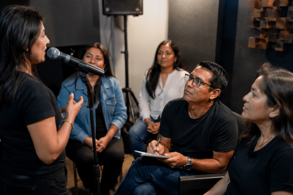 coach identificando el reto vocal de un alumno adulto